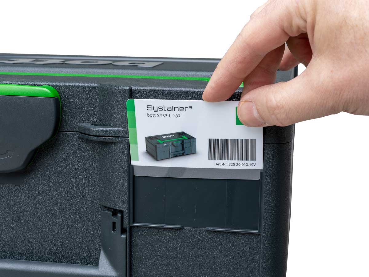 The cases can be easily and clearly labelled with a plug-in card