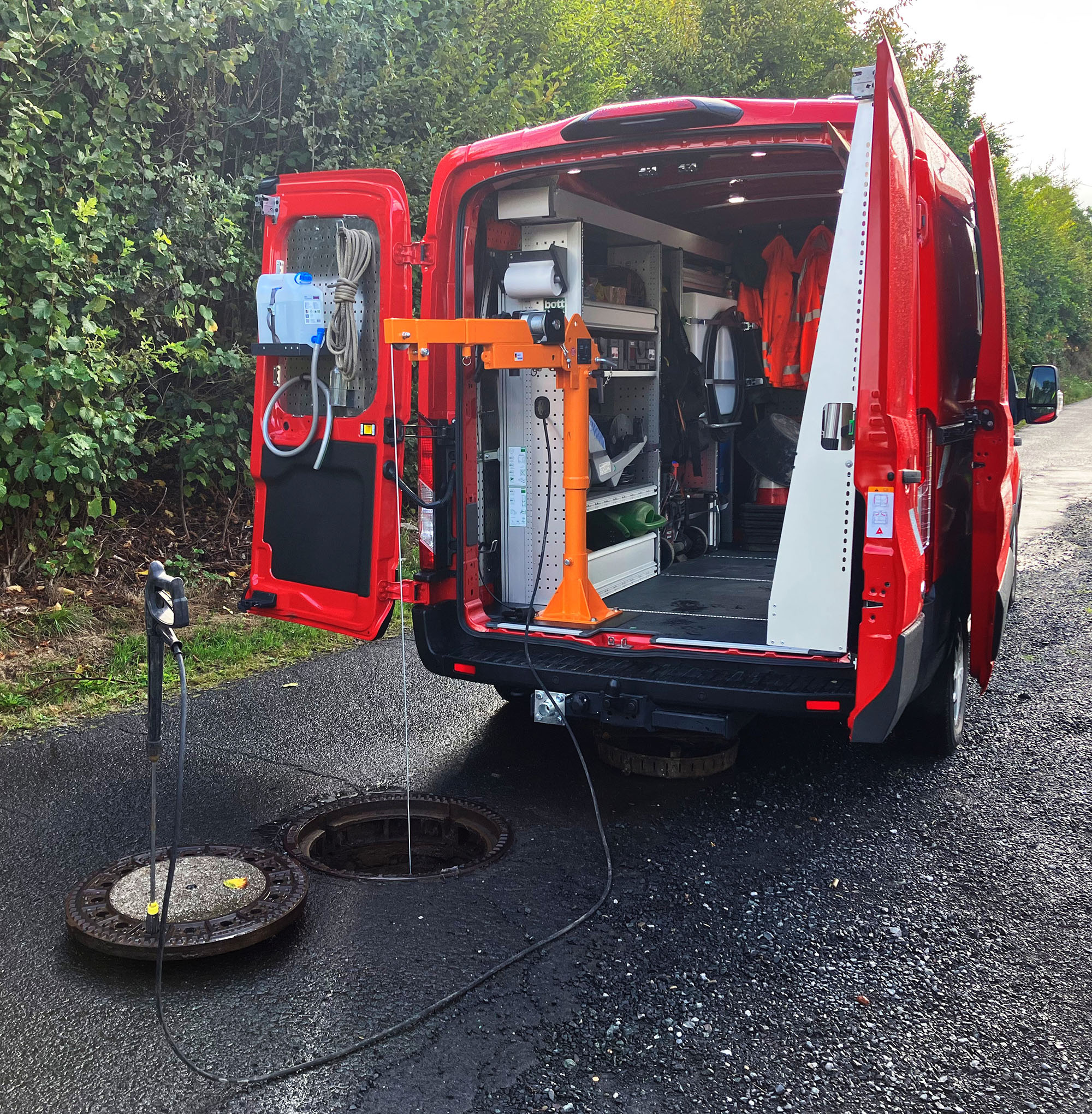 Bild7-Gemeinde-Neunkirchen-Ford-Transit-Abwasserdienst-Fahrzeugausbau.jpg